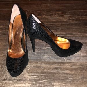 NWOT BCBGeneration Parade Platform Pump